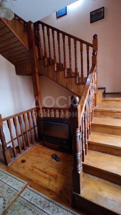 Продаю дом 11-ком. 550кв. м., этаж-2, 20-сот., стена кирпич, кара-жыгач.