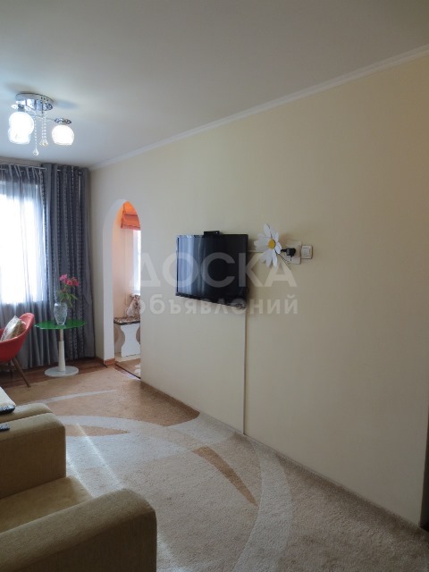 Продаю квартиру 2-ком., 44кв. м., этаж - 4/4, в 8 микрорайоне по Жукеева-Пудовкина.