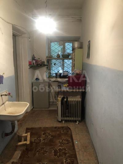 Продаю 1-комнатную квартиру, 25кв. м., этаж - 1/1, Ошский рынок.