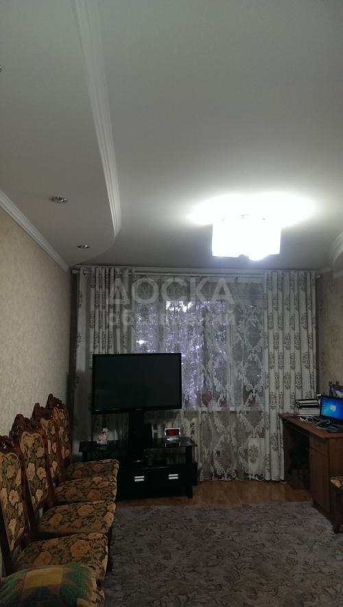 Продаю квартиру 2-ком., 43кв. м., этаж - 1/4, 5микр 19дом.