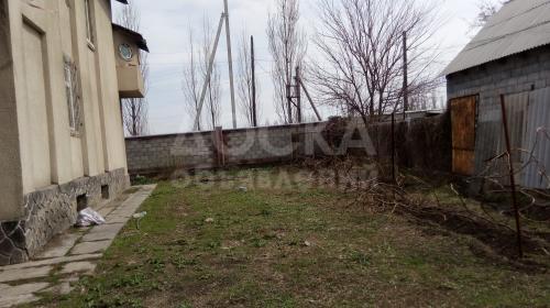 Продаю дом 6-ком., 115кв. м., этаж-2, 20-сот., стена кирпич, с.Сокулук.