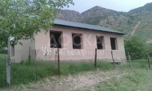 Продаю дом 5-ком., 90кв. м., этаж-1, 14-сот., стена саман, Лейлекский р.г.Сулукта.Жураев кочосу..