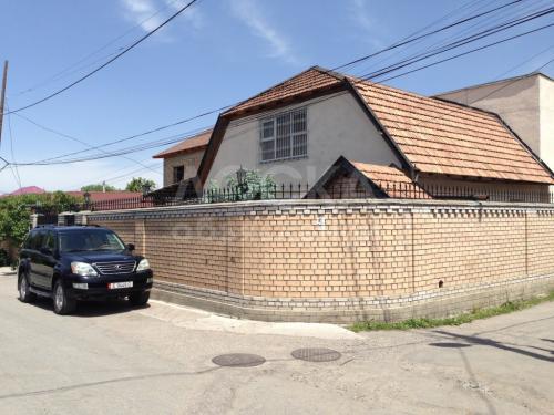 Продаю дом 5-ком., 150кв. м., этаж-2, 5-сот., стена кирпич, Жигулевская-К.Маркса.