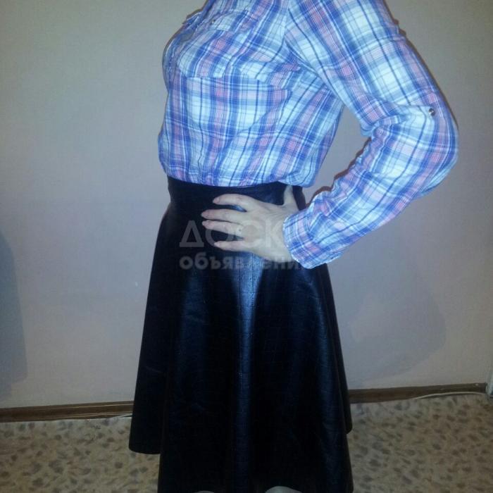 Черное платье с кожанной вставкой оптом и в розницу дешево