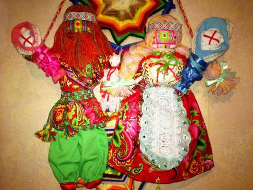 делаю обереги: ловцы снов,мандалы,куклы-мотанки и т.д. обучаю,лечу