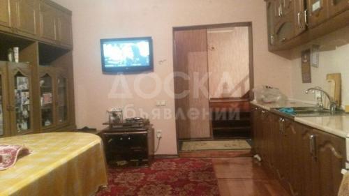 Продаю дом 3-ком., 145кв. м., этаж-2, 3-сот., стена кирпич, Бишкек.