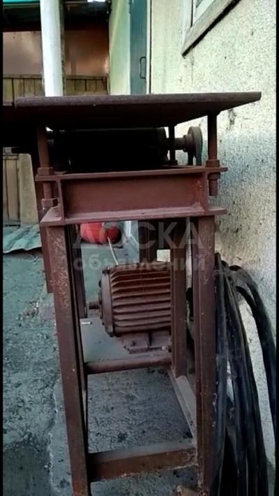 Продается: Циркулярнo-Строгальный станок. (цена по договоренности)