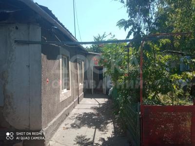 Продаю дом 4-ком. 64кв. м., этаж-1, 4,25-сот., стена саман, Ул. Термечикова д8.