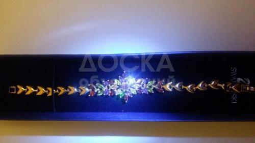 Продаю красивый браслет с камнями Сваровский.