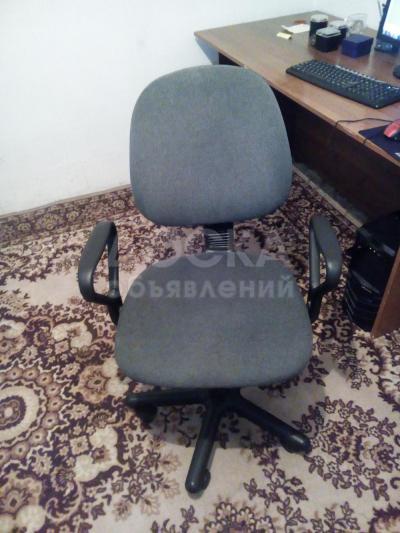 продается офисные стулья состояние хорошее один штук 1500с