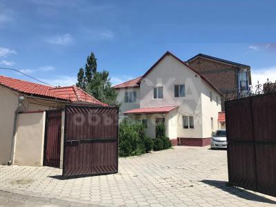 Продаю дом 6+-ком., 240кв. м., этаж-2, 5-сот., стена кирпич, Карла Маркса / Карасаева (бывшая Дружба).