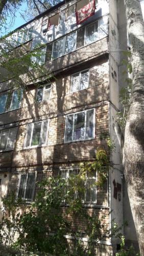 Продаю 3-комнатную квартиру, 58кв. м., этаж - 3/5, Гор Строителей.