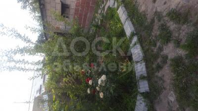 Продаю полдома 4-ком. 72м.кв кв. м., этаж-1, 2.7-сот., стена шлакоблок, Гэс5 .