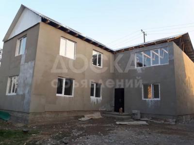 Продаю дом 7-ком. 223кв. м., этаж-2, 12-сот., стена кирпич, Бишкек.