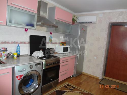 Продаю 6-ком., 100кв. м., этаж-6, 7-сот., стена кирпич, Г. КАНТрайон военного городка новый дом с времянкой все удобства,