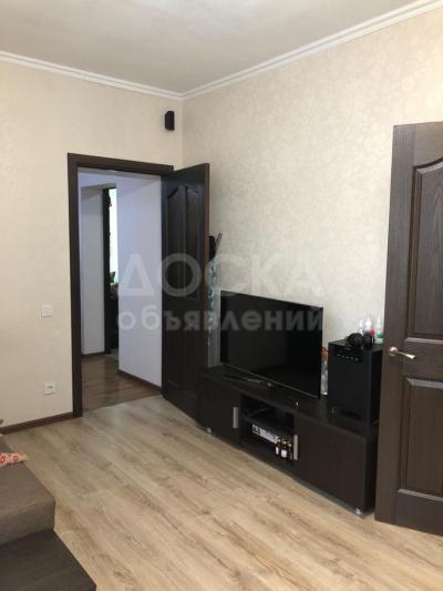 Продаю полдома 3-ком. 60кв. м., этаж-1, 2-сот., стена кирпич, Восток 5.