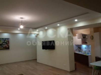 Продаю 4-комнатную квартиру, 157кв. м., этаж - 8/10, Жибек Жолу.