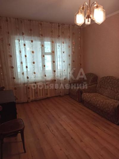 Продаю 3-комнатную квартиру, 64кв. м., этаж - 2/9, 8 микрорайон .