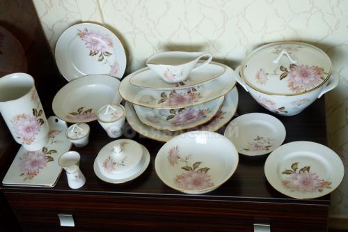 Продаю советский столовый сервиз " Хризантема