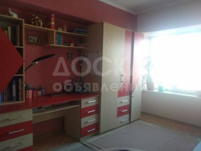 Продаю 2-комнатную квартиру, 63кв.мкв. м., этаж - 9/9, 4микр-н.