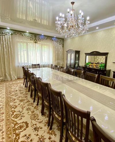 Продаю дом 6-ком. 230кв. м., этаж-2, 5-сот., стена кирпич, Южная часть города .