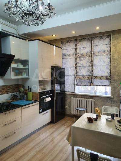 Продаю 3-комнатную квартиру, 110кв. м., этаж - 2/10, Сыдыкова/Коенкозова .