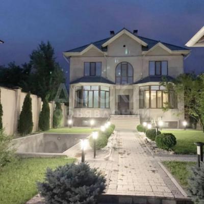 Продаю дом 6-ком. 392кв. м., этаж-2, 6-сот., стена кирпич, Киргизия-1.