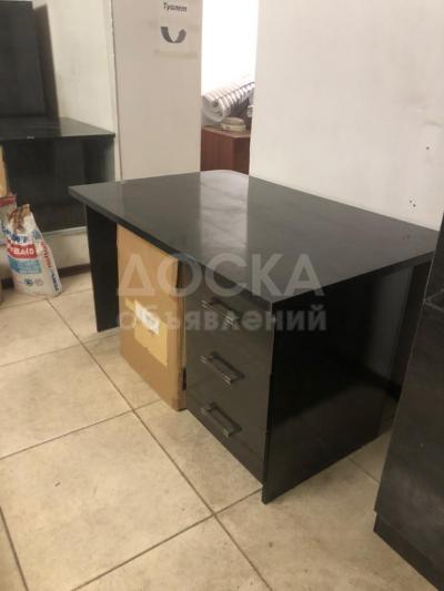 Продаётся стол и шкаф офисный новые в хорошем состоянии.