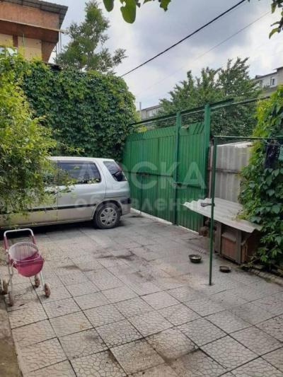 Продаю дом 3-ком. 56кв. м., этаж-1, 2-сот., стена кирпич, Ахунбаева\Ж.Пудовкина.