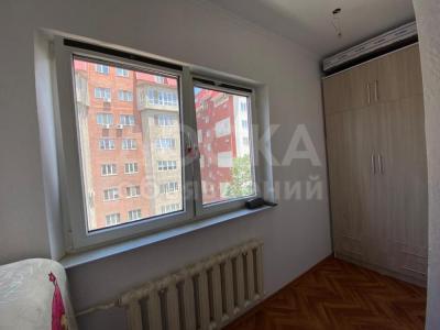 Продаю 3-комнатную квартиру, 67кв. м., этаж - 4/5, центр.