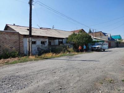 Тез арада Рабочий Городоктон жер үй сатам.