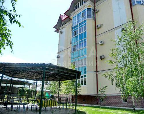 Продаю квартиру 4-ком., 200кв. м., этаж - 3/5, Ахунбаева/Джунасалиева.