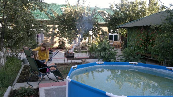 Продаю дом 7-ком., 180кв. м., этаж-2, 13-сот., стена кирпич, Чолпон-Ата ,Баетого пер.Ахматбай-Ата или меняю на дорогое авто.