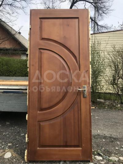 Продаю Б\У  двери из дерева,