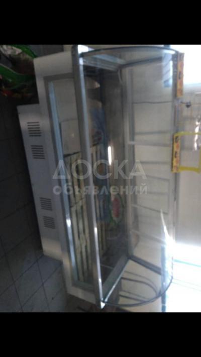 Срочно продаю витринный холодильник