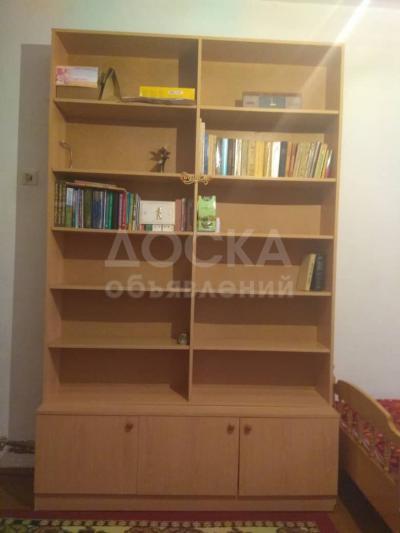 Продаю книжный шкаф