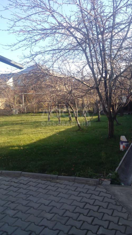 Продаю дом, 6-ком., 300кв. м., этаж-3, 8-сот., стена кирпич, Киргизия 1,