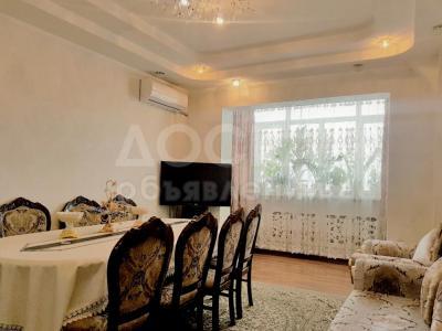 Продаю 3-комнатную квартиру, 61кв. м., этаж - 4/5, 11 м-н напротив Народного .