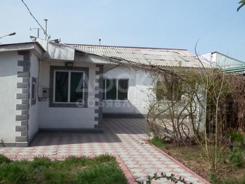 Продаю коммерческую недвижимость торговые помещения 108кв. м., Бишкек.