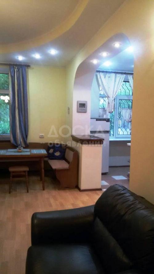 Продаю квартиру 2-ком., 54кв. м., этаж - 2/3, Московская/Мол.Гвардия.