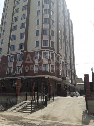 Продаю 2-комнатную квартиру, 95кв. м., этаж - 9/10, район Ахунбаева-Тыныстанова.