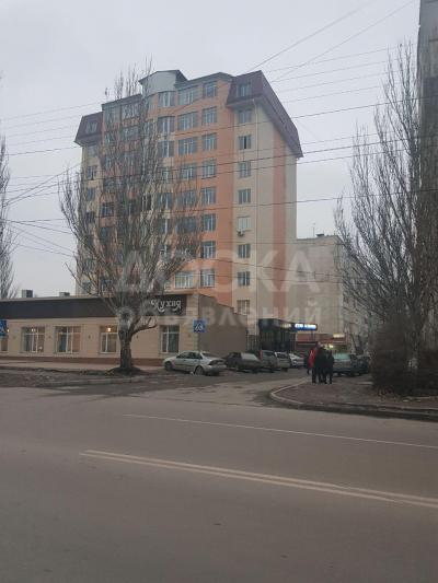 Продаю 4-комнатную квартиру, 130кв. м., этаж - 1/1, Бишкек.