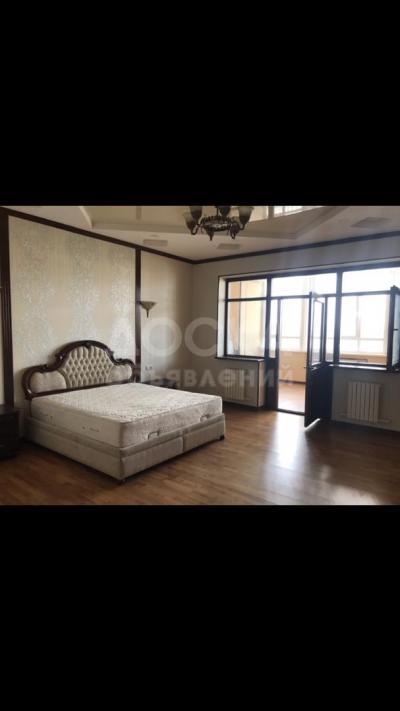 Продаю 5-комнатную квартиру, 200кв. м., этаж - 8/9, 5 мкр.