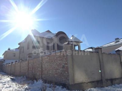 Продаю дом 8-ком. 600кв. м., этаж-2, 8-сот., стена кирпич, Бакаева/Южная магистраль.