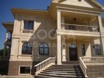 Сдаю дом 17-ком. 1000кв. м., этаж-2, 16-сот., стена кирпич, Малдыбаева.