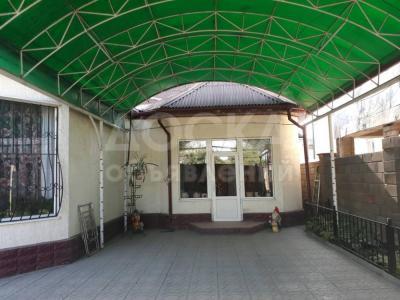 Продаю дом 5-ком., 140кв. м., этаж-1, 10-сот., стена кирпич, Бишкек.