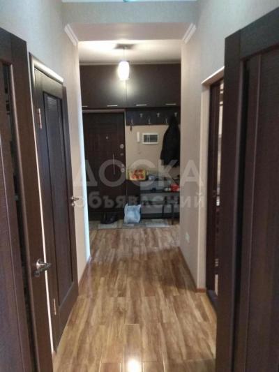 Продаю 2-комнатную квартиру, 70кв. м., этаж - 2/10, 7 микрорайон.