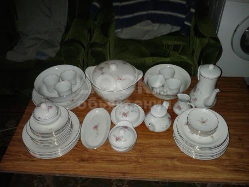 Продаю антикварный сервис "Мадонна" и кресло