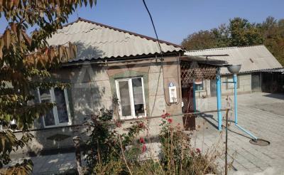 Продаю дом 4-ком. 76кв. м., этаж-1, 9-сот., стена кирпич, Дачное (ГЭС 5).