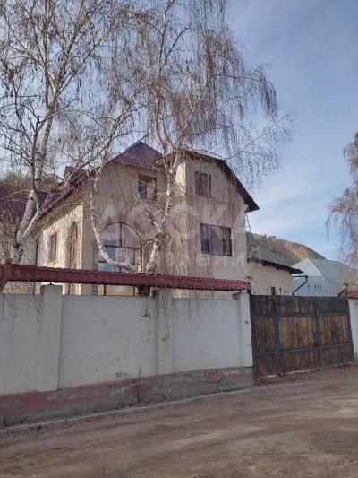 Продаю дом 6-ком. 630кв. м., этаж-2, 16-сот., стена кирпич, Район Супара-1, около панорамы.